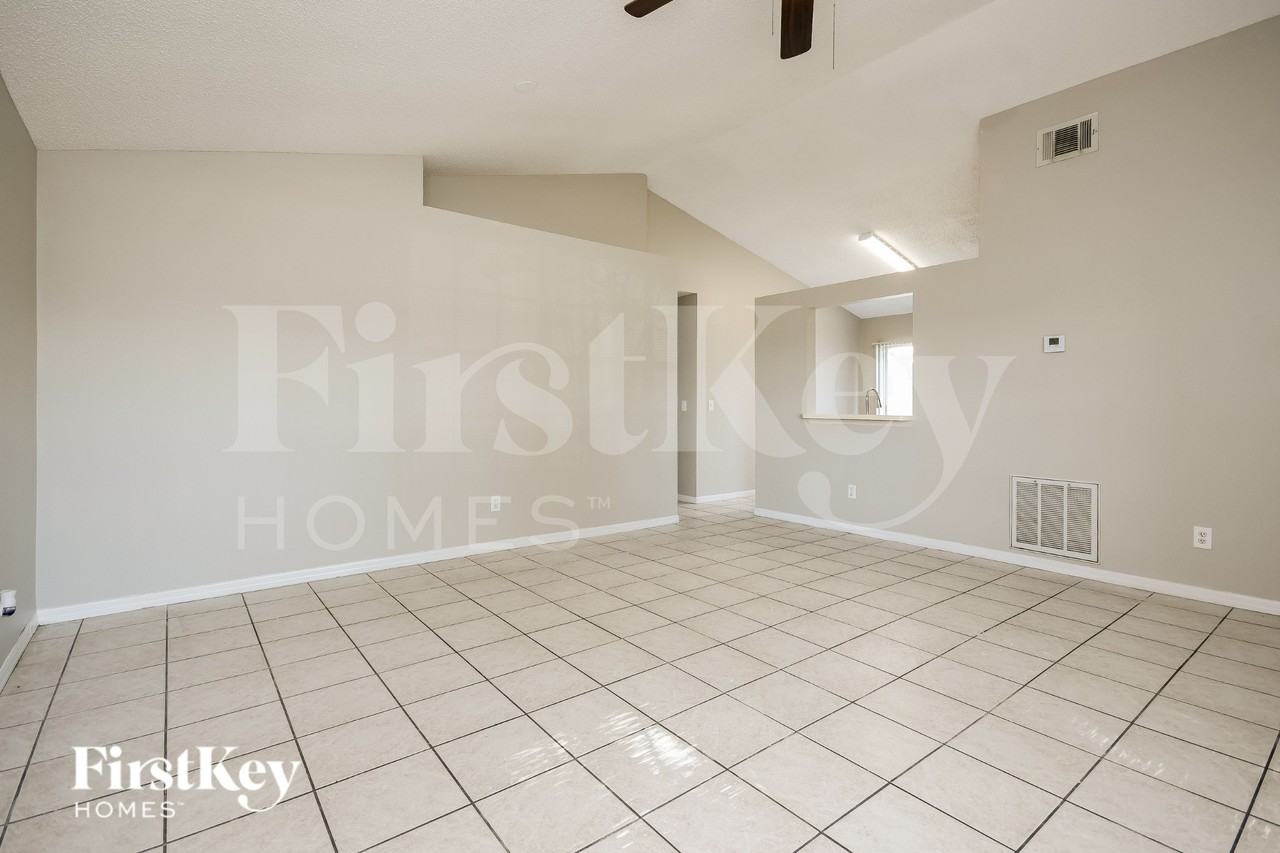 3753 Dartford Dr - Photo 4 of 16