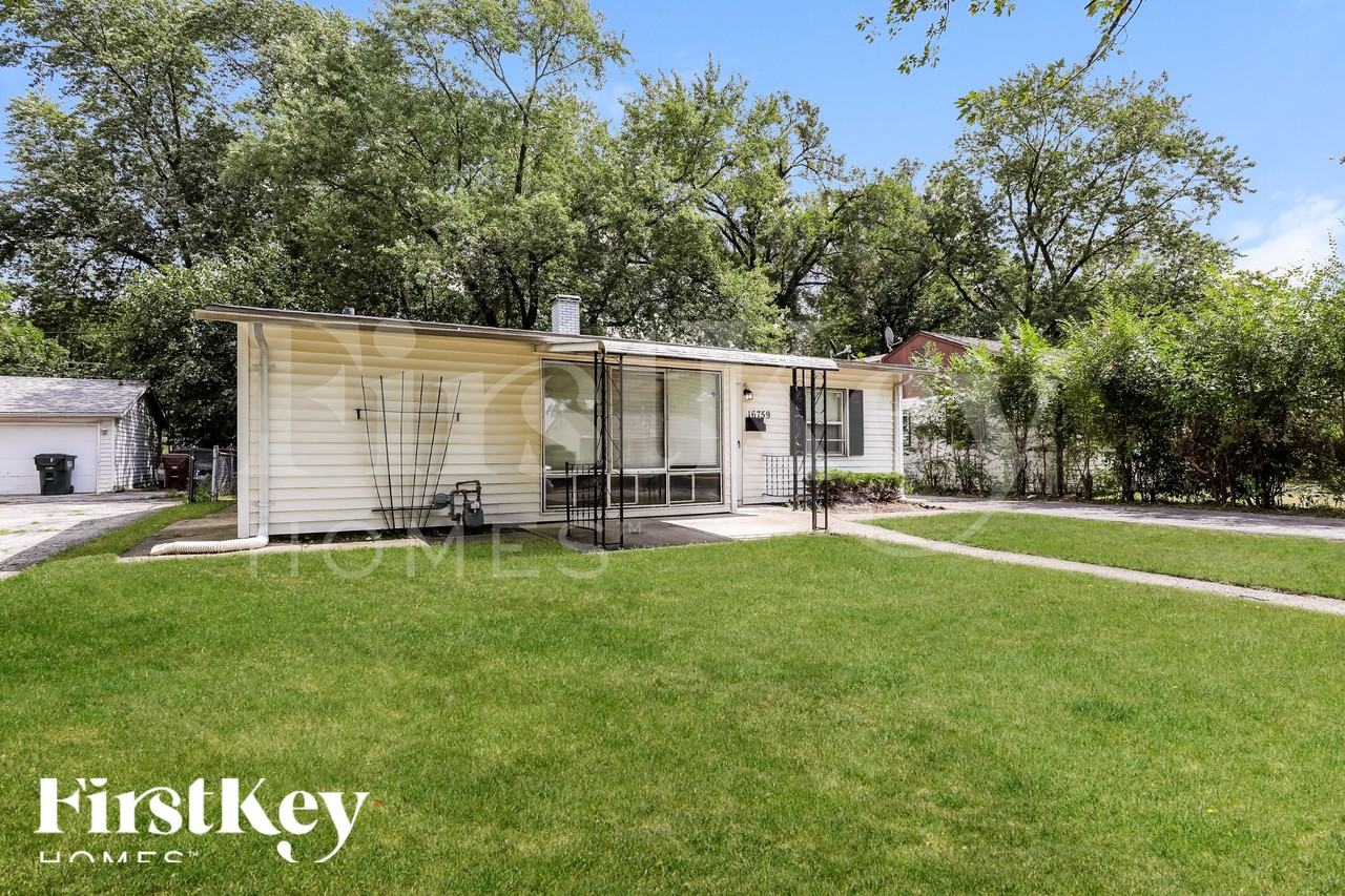 16759 Artesian Ave - Photo 2 of 18