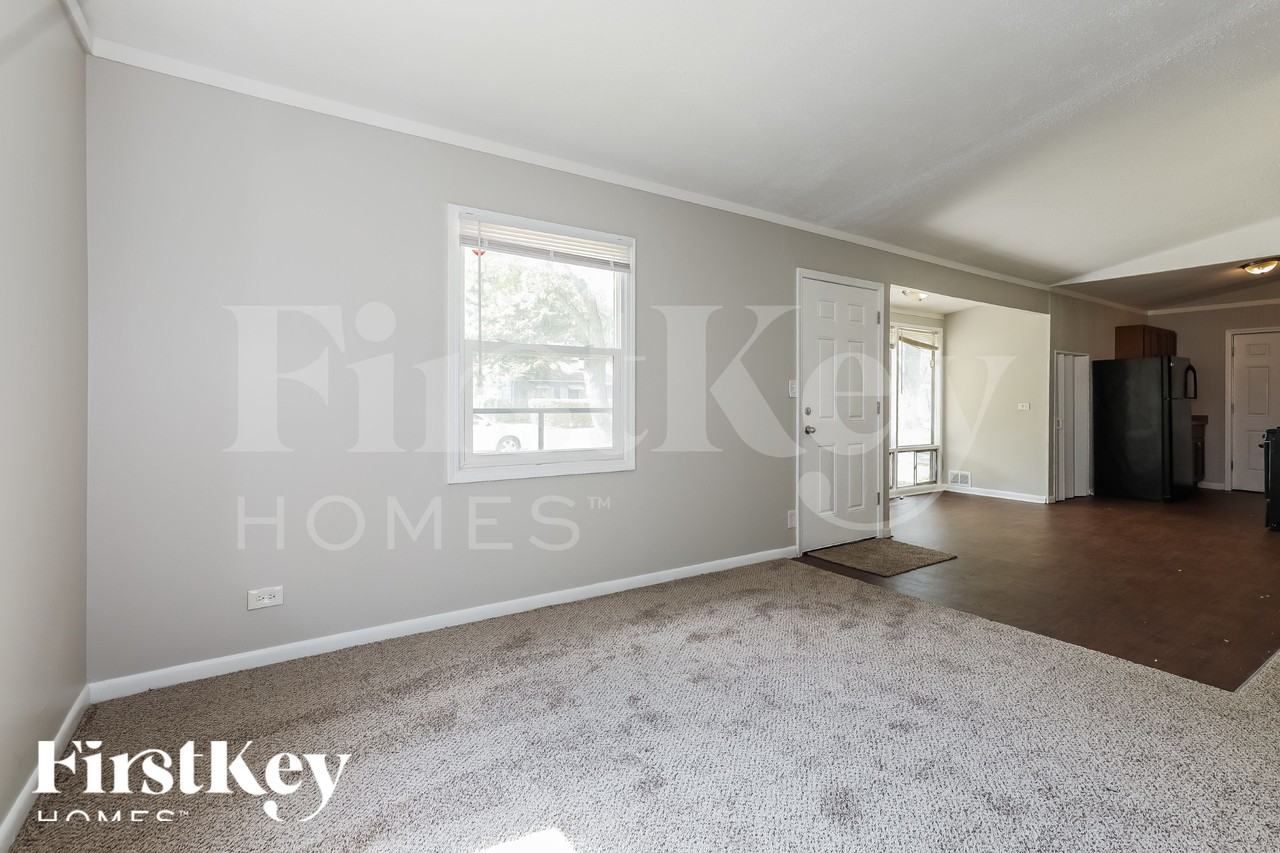 16759 Artesian Ave - Photo 3 of 18