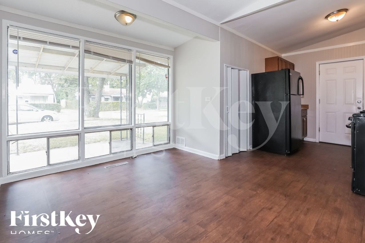 16759 Artesian Ave - Photo 5 of 18