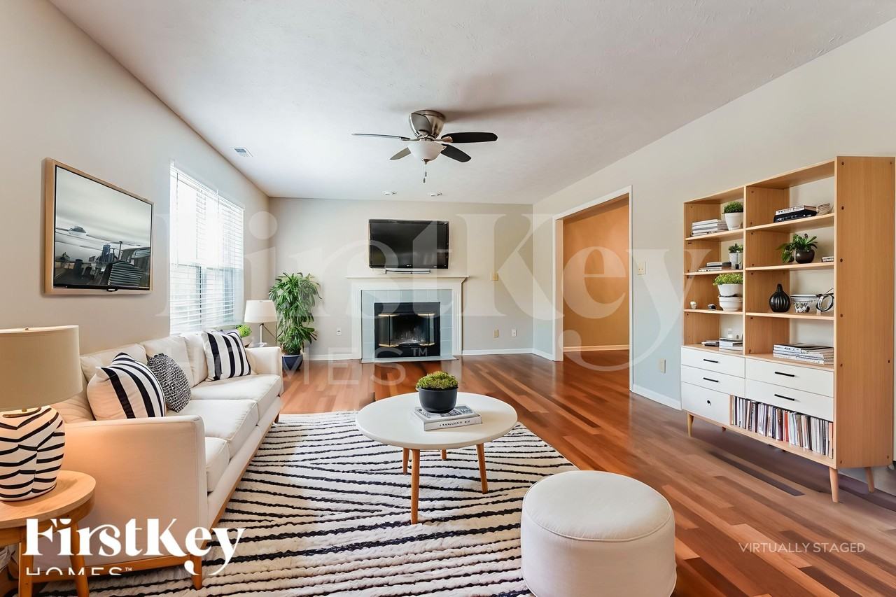 1562 Winding Creek Trl - Photo 4 of 18