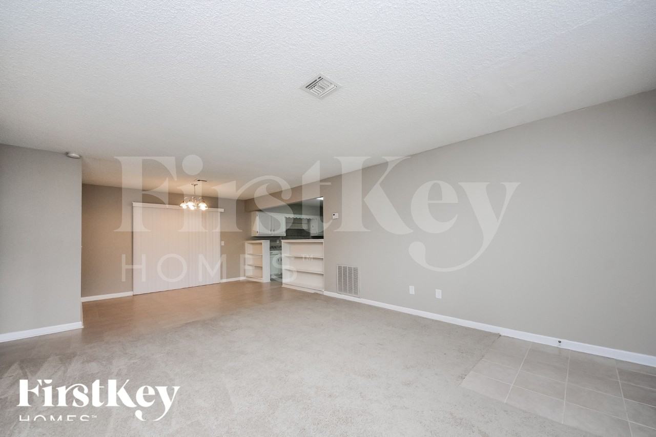 124 Hampden Rd - Photo 2 of 18