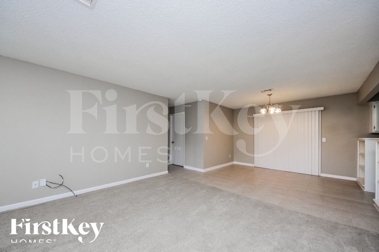 124 Hampden Rd - Photo 3 of 18