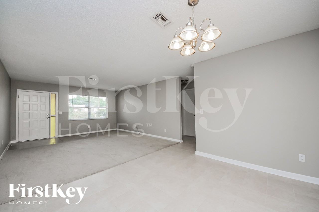 124 Hampden Rd - Photo 5 of 18