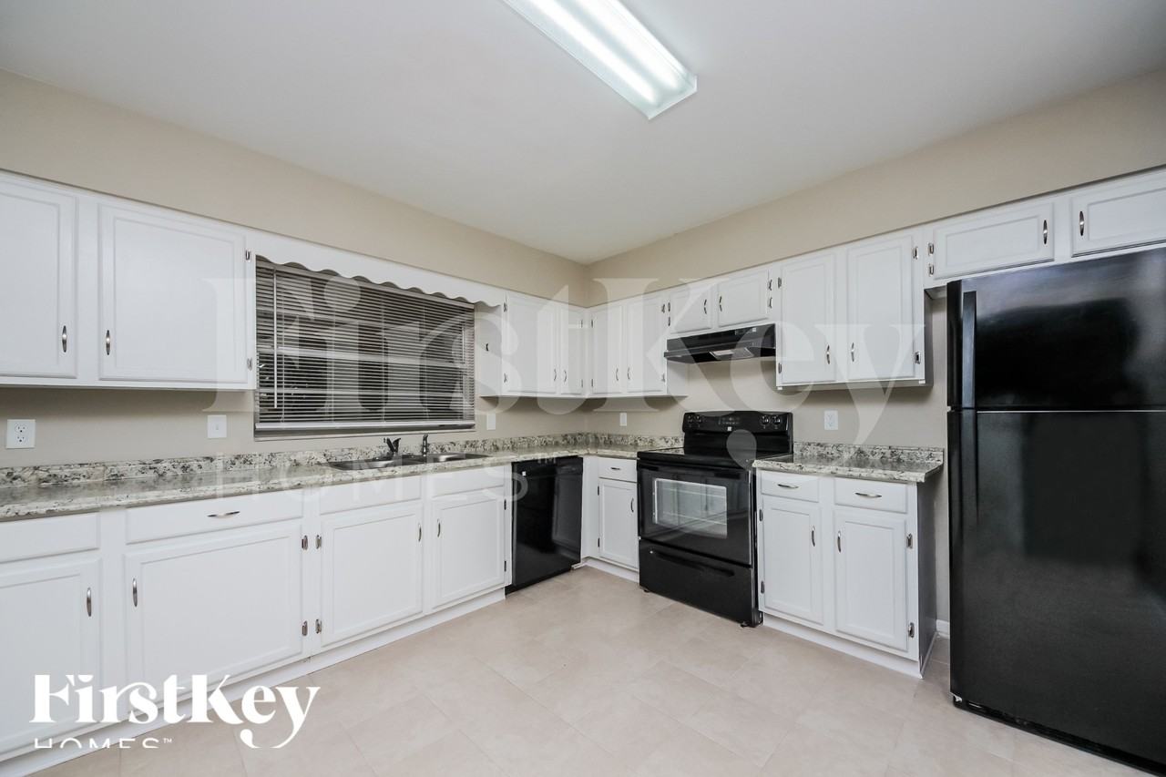 124 Hampden Rd - Photo 7 of 18