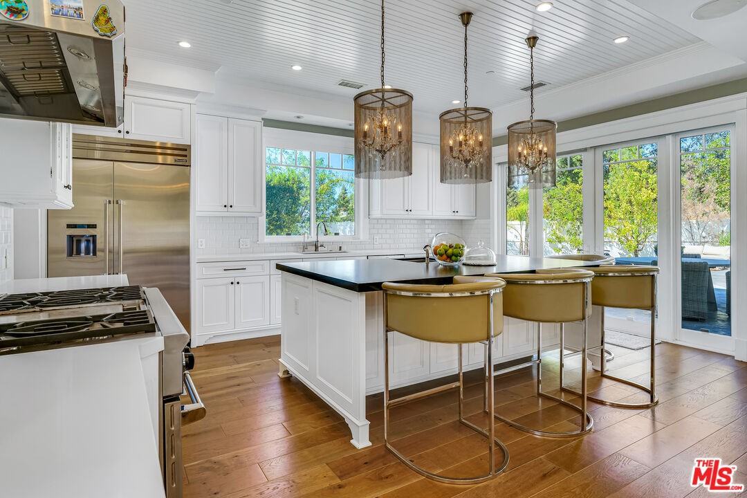 19633 Wells Dr - Photo 7 of 39