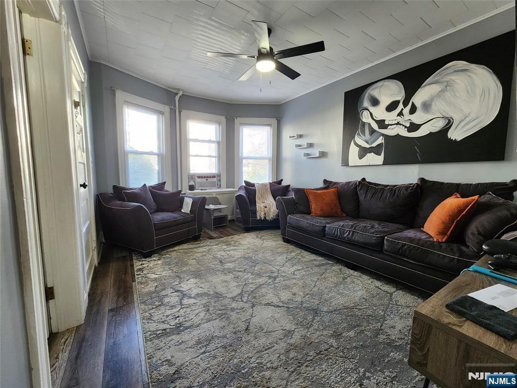 93 1st St ##1 - Photo 4 of 9