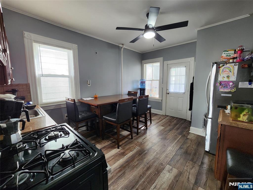 93 1st St ##1 - Photo 5 of 9