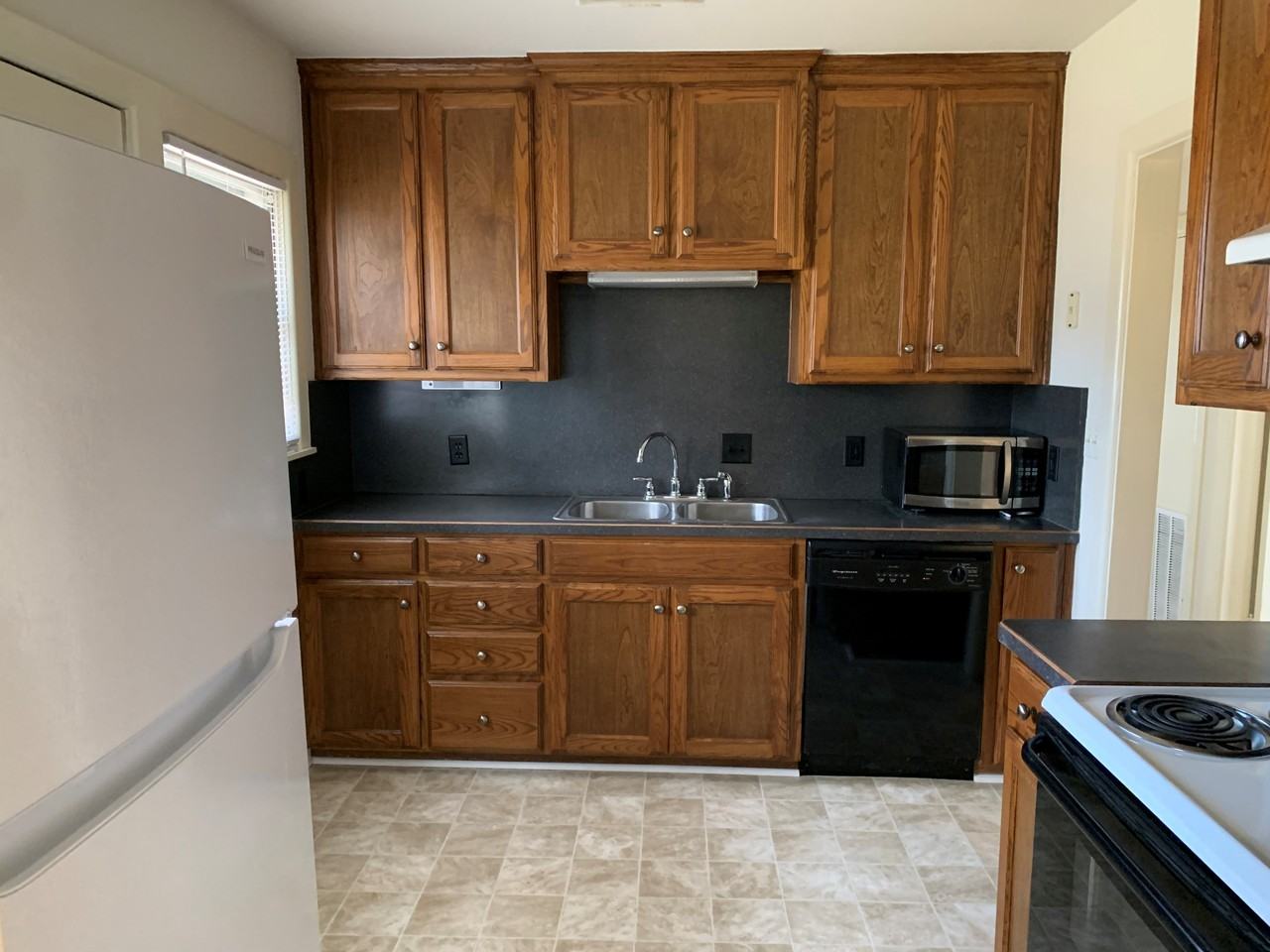 607 E Hale Ave - Photo 3 of 8
