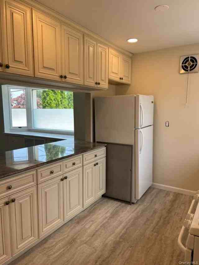 66 Chicago Ave - Photo 2 of 9