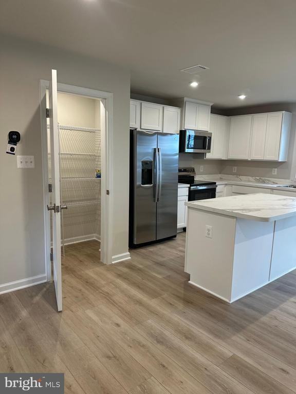 645 Laurelwood Cir - Photo 4 of 39