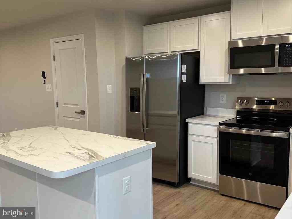 645 Laurelwood Cir - Photo 5 of 39