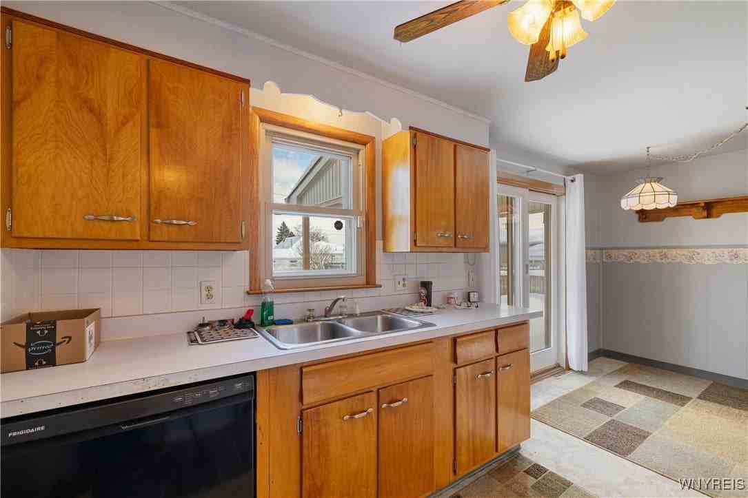 212 Santin Dr - Photo 5 of 30