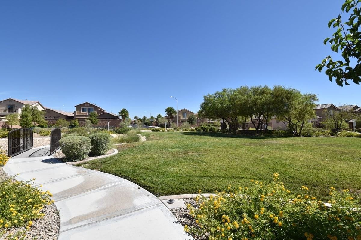 7226 Summer Grove Ave - Photo 2 of 6