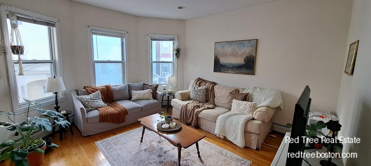 143 Hillside St #2 - Photo 4 of 18