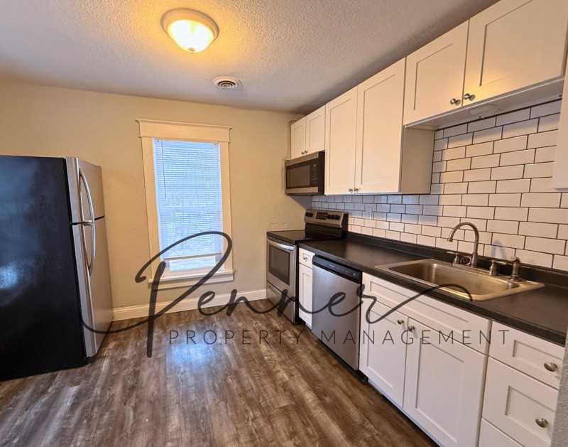 133 S Lincoln St #3 - Photo 3 of 9