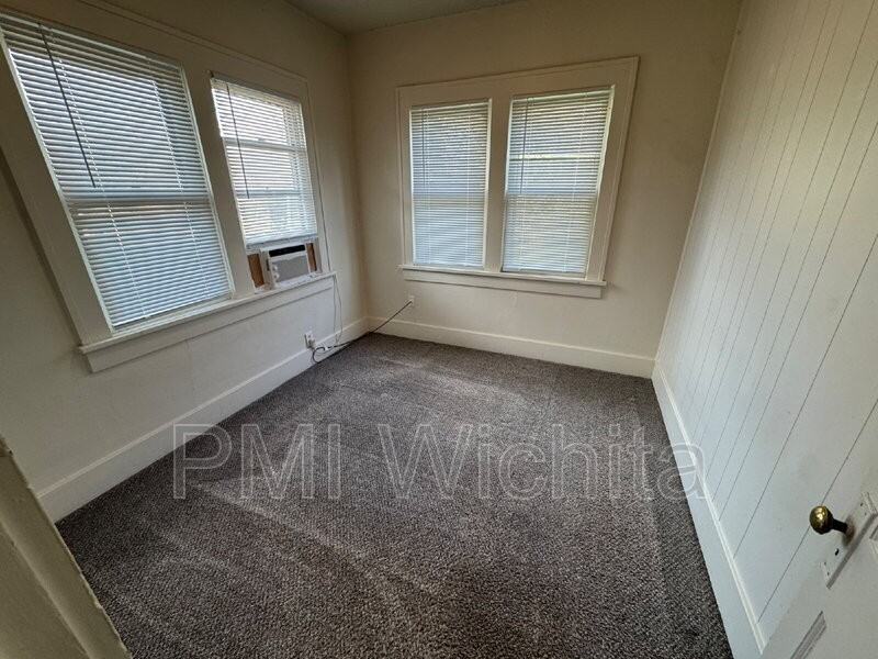 422 S Glenn St - Photo 7 of 8