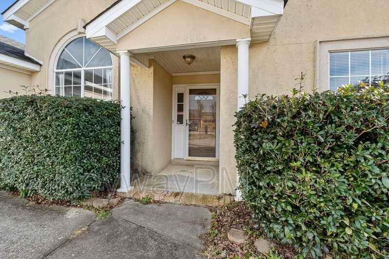 137 Summerfield Cir - Photo 4 of 27