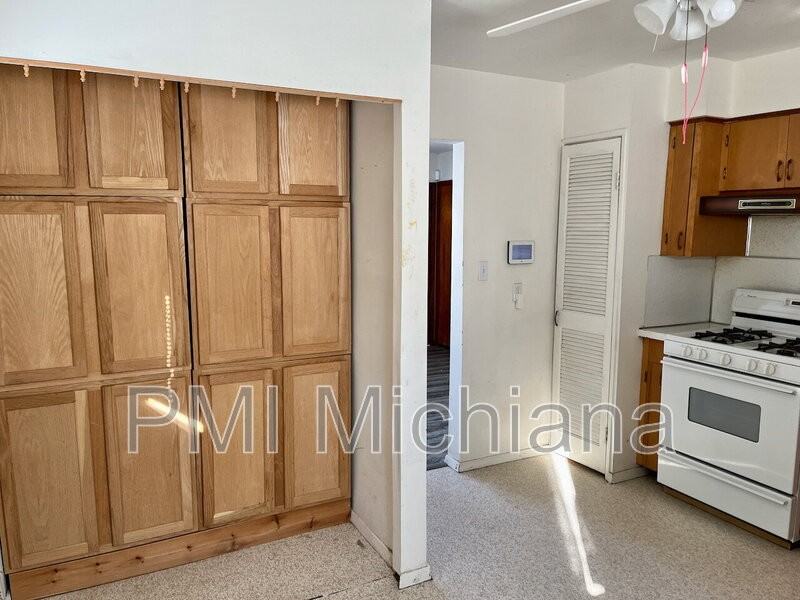 909 W Donaldson Ave - Photo 6 of 12