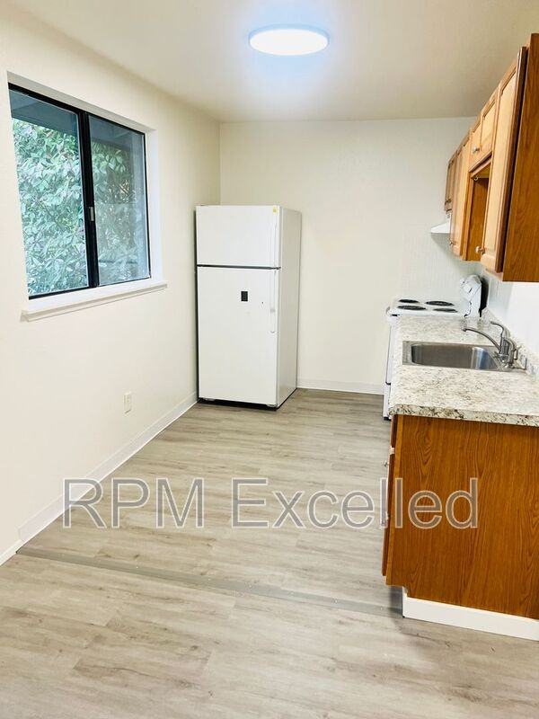 16006 34th Ave S #4 - Photo 5 of 13