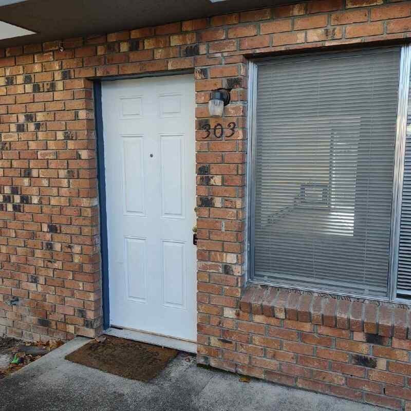 303 Nw Tumlin Ave - Photo 2 of 12