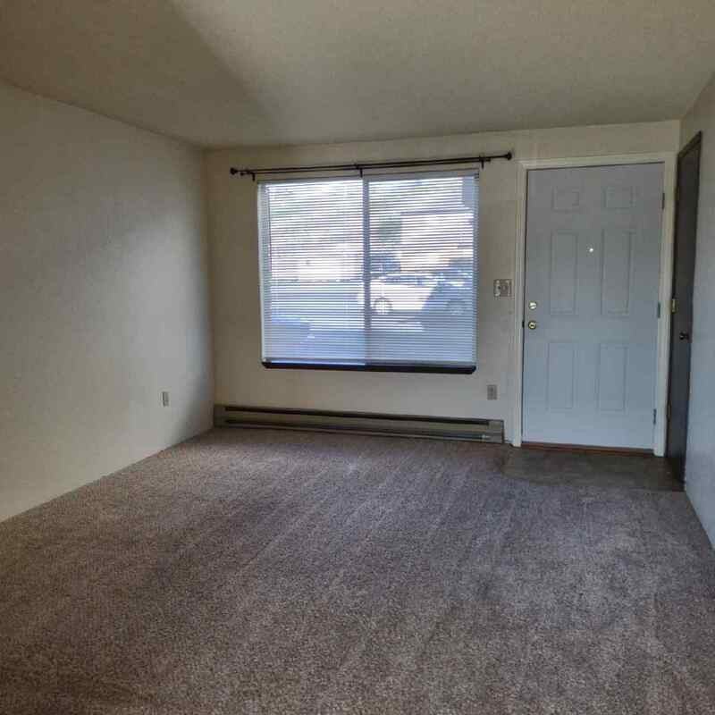 303 Nw Tumlin Ave - Photo 6 of 12