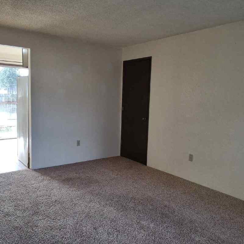 303 Nw Tumlin Ave - Photo 7 of 12