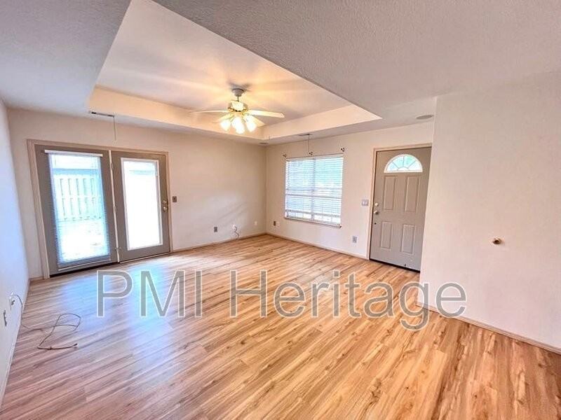 884 N Daisy Ln - Photo 3 of 18