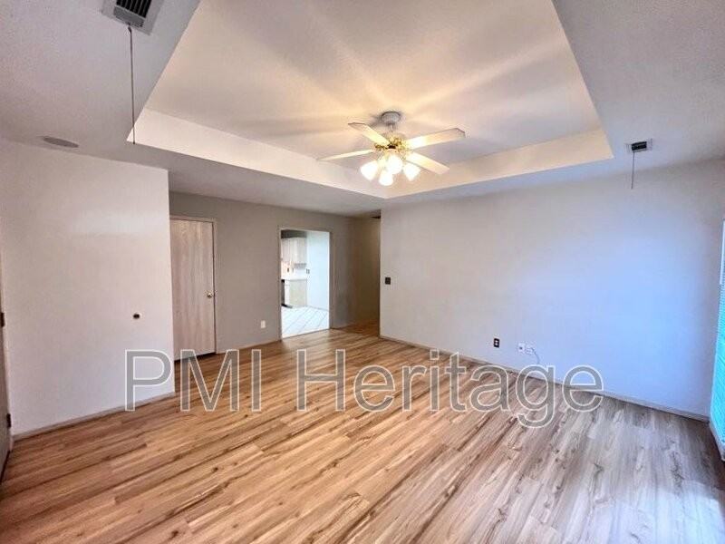 884 N Daisy Ln - Photo 4 of 18