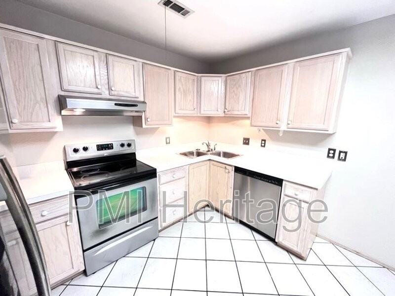 884 N Daisy Ln - Photo 6 of 18