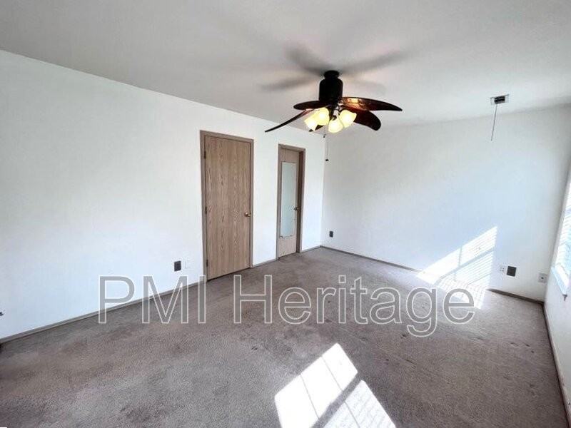 884 N Daisy Ln - Photo 7 of 18