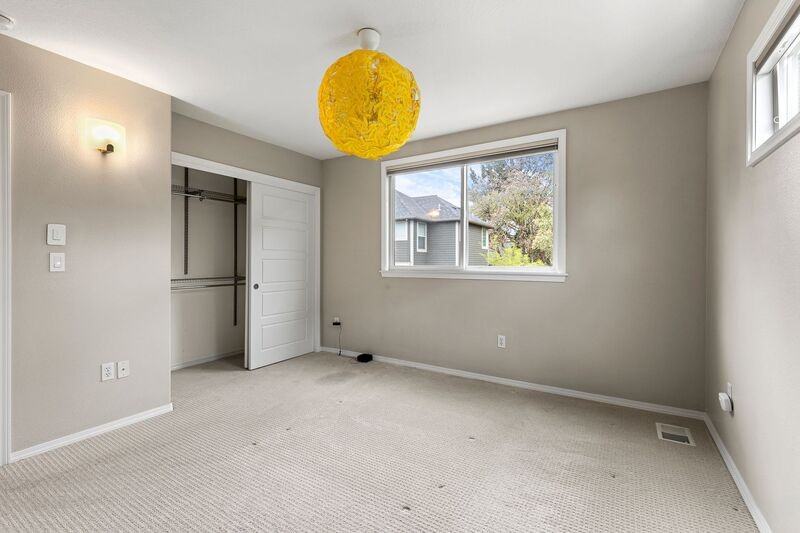 923 Se 34th Ave - Photo 7 of 20