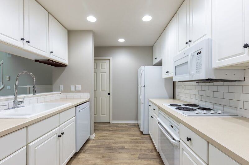 9729 Nw Miller Hill Dr - Photo 5 of 25