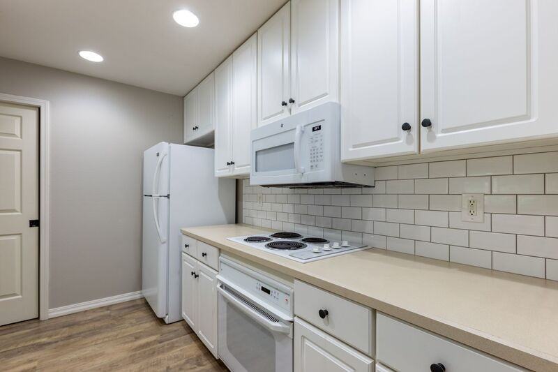 9729 Nw Miller Hill Dr - Photo 6 of 25