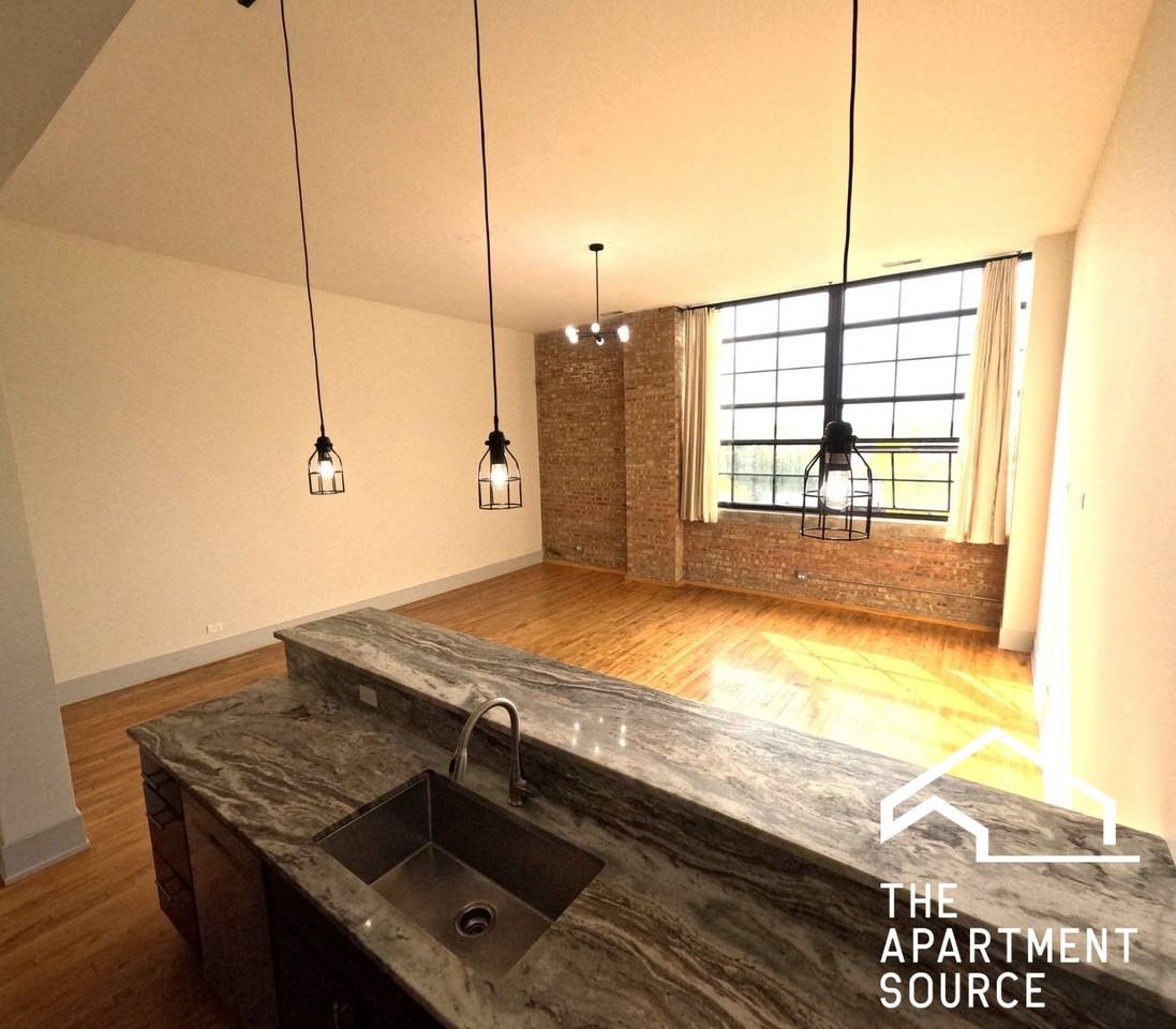 1432 W 21st St #309 - Photo 4 of 17