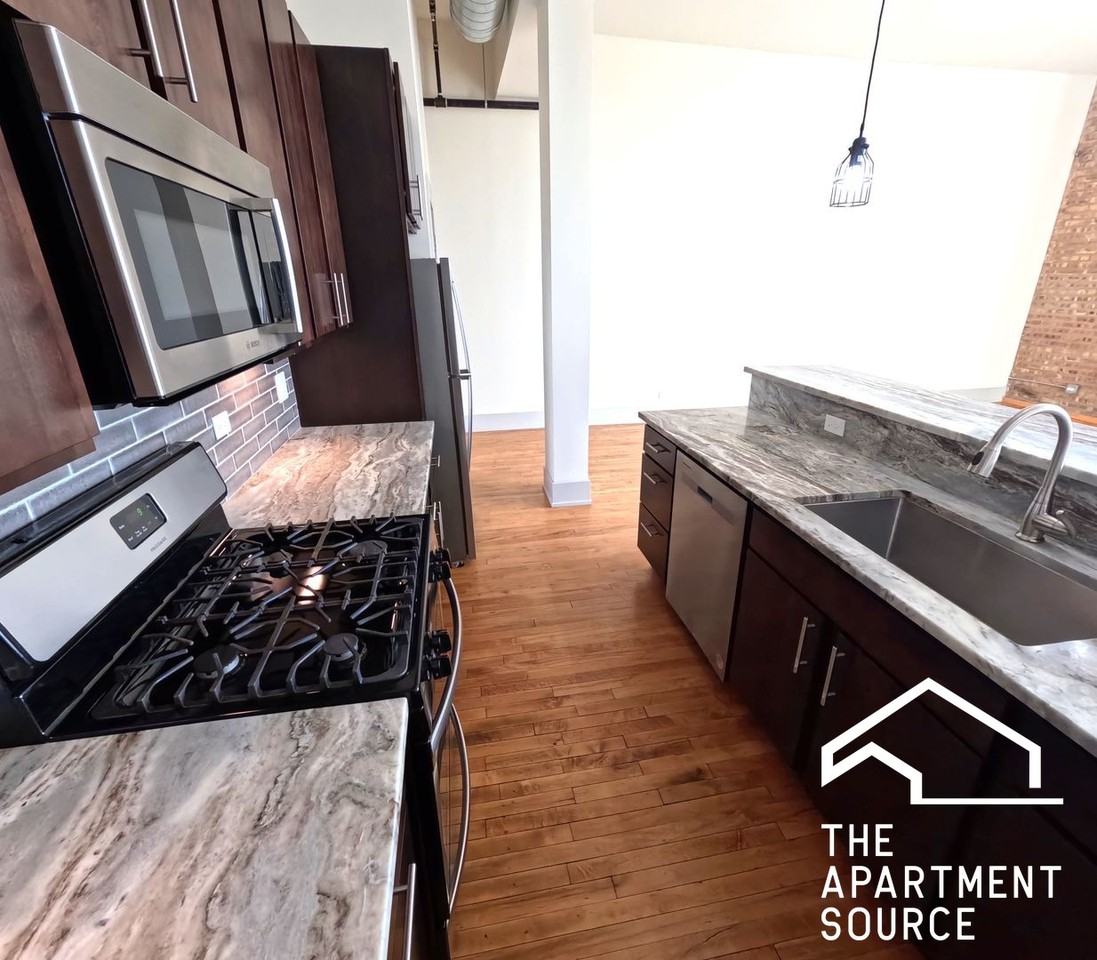 1432 W 21st St #309 - Photo 5 of 17