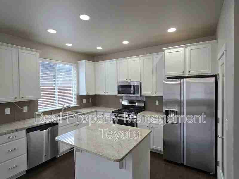 4746 Hadley St - Photo 5 of 21