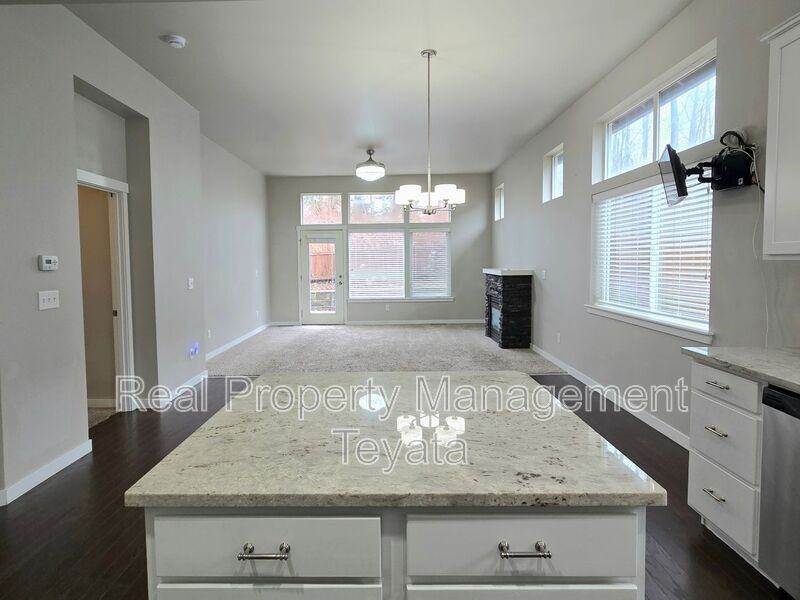 4746 Hadley St - Photo 6 of 21