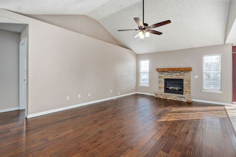 126 N Cedarwood Ave - Photo 3 of 21