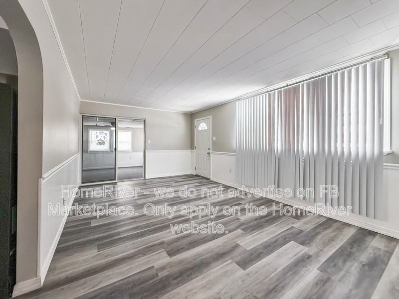 504 N Enola Dr - Photo 5 of 22