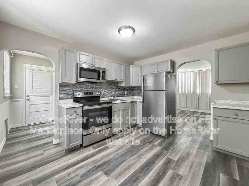 504 N Enola Dr - Photo 6 of 22