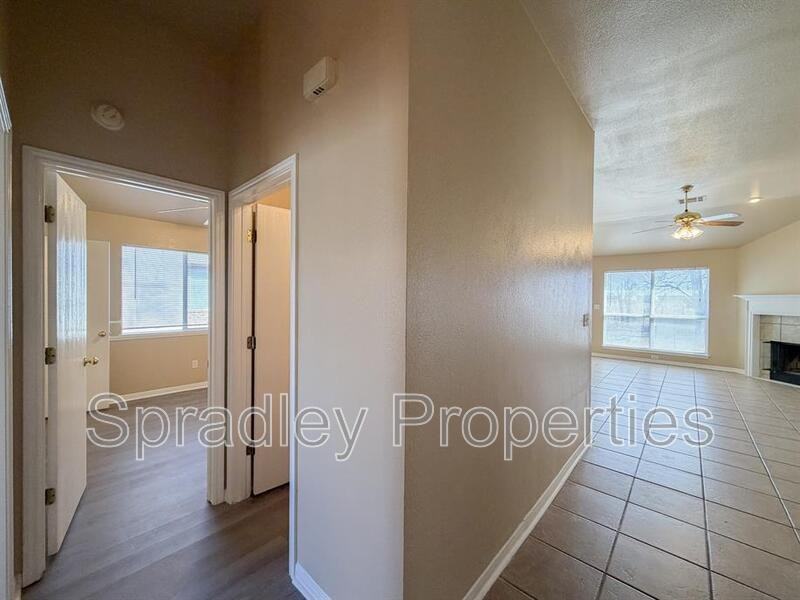 217 Meadowbrook Dr - Photo 3 of 25