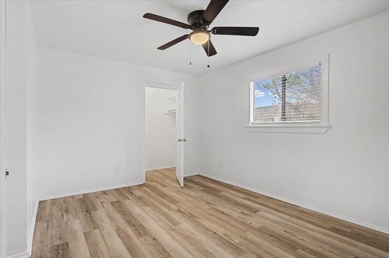 817 Sirocco Dr - Photo 5 of 29