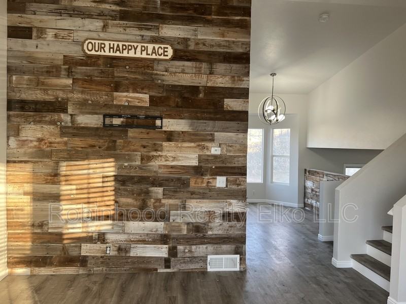 1515 Glenmoor Dr - Photo 3 of 35