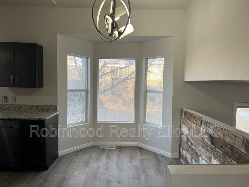 1515 Glenmoor Dr - Photo 5 of 35