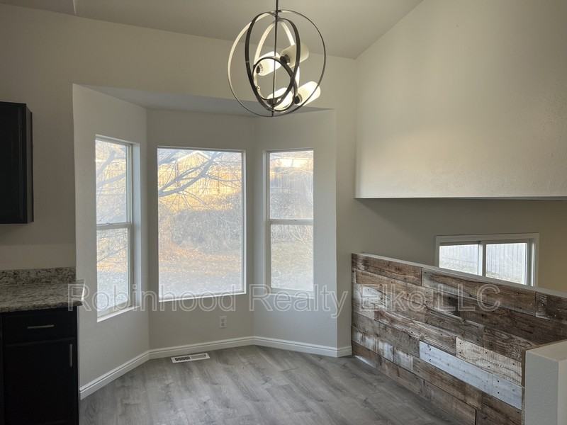 1515 Glenmoor Dr - Photo 6 of 35