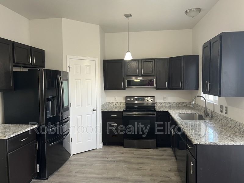 1515 Glenmoor Dr - Photo 7 of 35