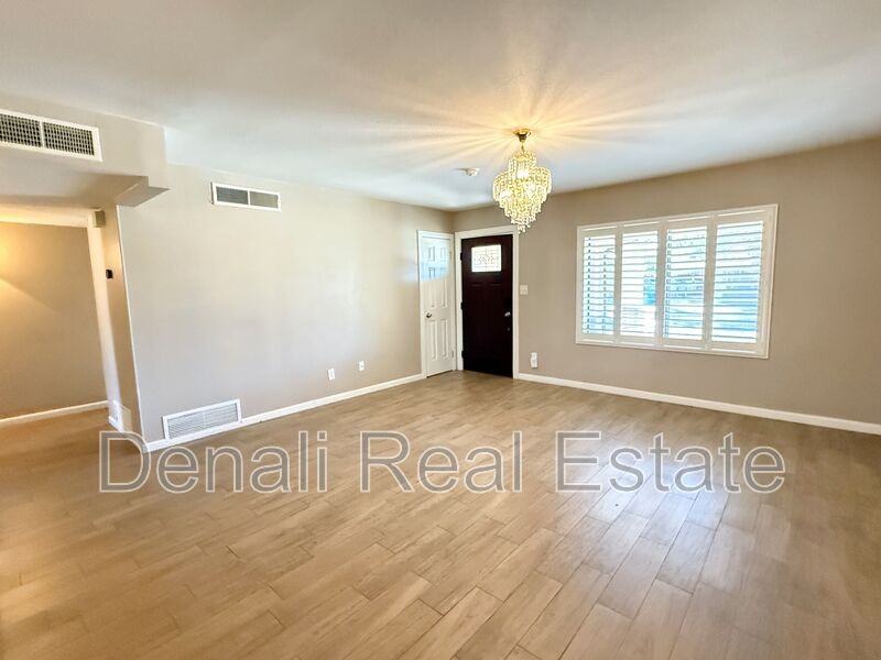 5212 E Cambridge Ave - Photo 7 of 26