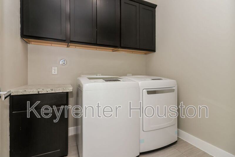 4403 Eli St - Photo 4 of 20