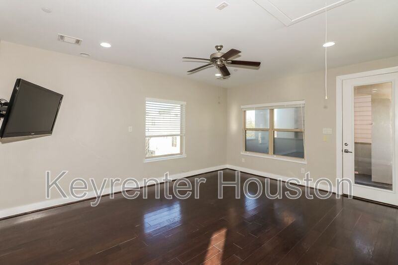 4403 Eli St - Photo 5 of 20